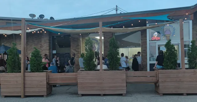 Eat'n Ice Cream Shoppe