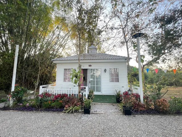 ระวีน่ารีสอร์ท Raveena Mae Khong River view & Garden Resort Mukdahan