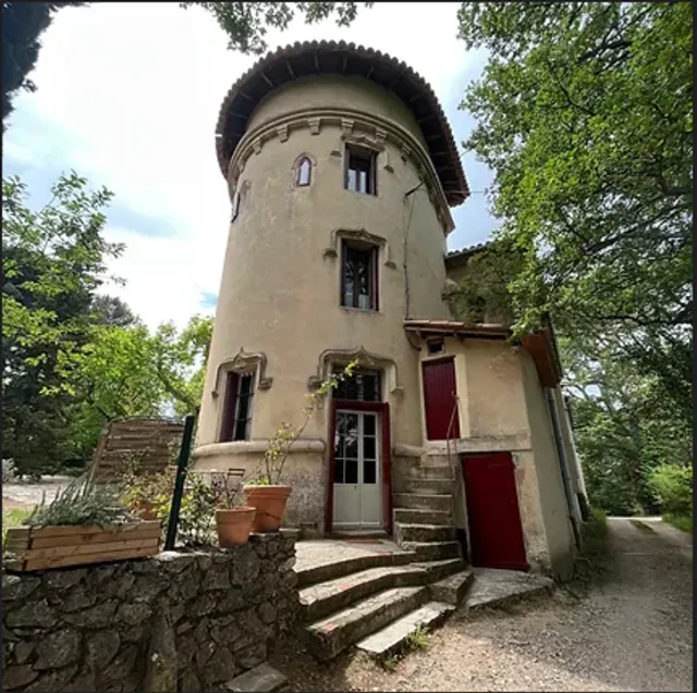 Gîte de la Tour du Saffre : gite de groupe 25 personnes, piscine, tennis, proche plages à Mimet Bouches-du-Rhône, PACA