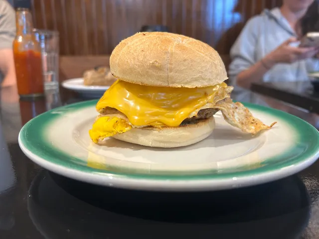 Finest - Deli, Dining, Drinks