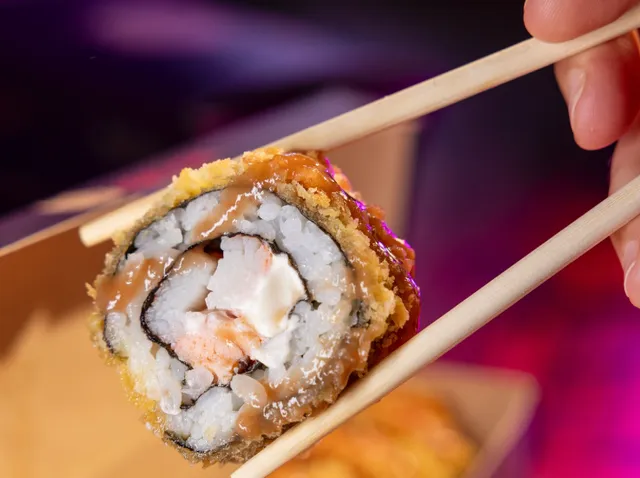 Nom Nom Instant Food Shop