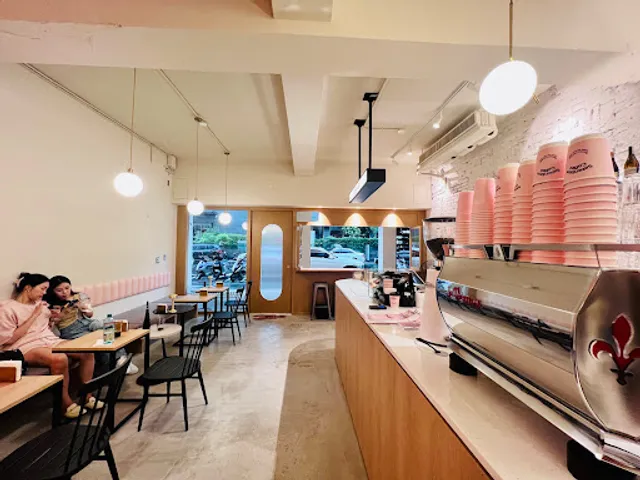 Café Paradis…and a bar ^_^ 去天堂的路上繞了點路