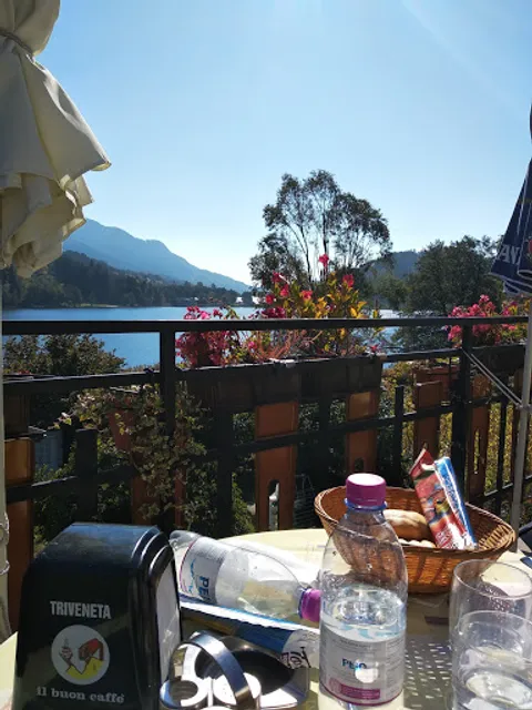 Bar Ristorante Al Lago