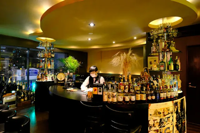 Beer & Scotch Bar THE EARTH