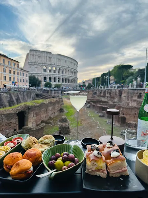 The Court Bar. Palazzo Manfredi