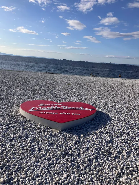 恋人の聖地「泉南マーブルビーチ」ハートモニュメント