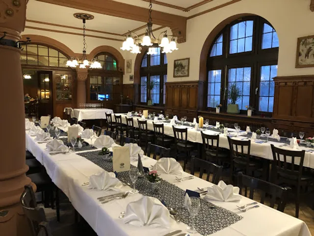 Hoepfner Burghof | Restaurant | Brauereiausschank | Hotel | Eventlocation | Catering - deutsche gutbürgerliche Küche