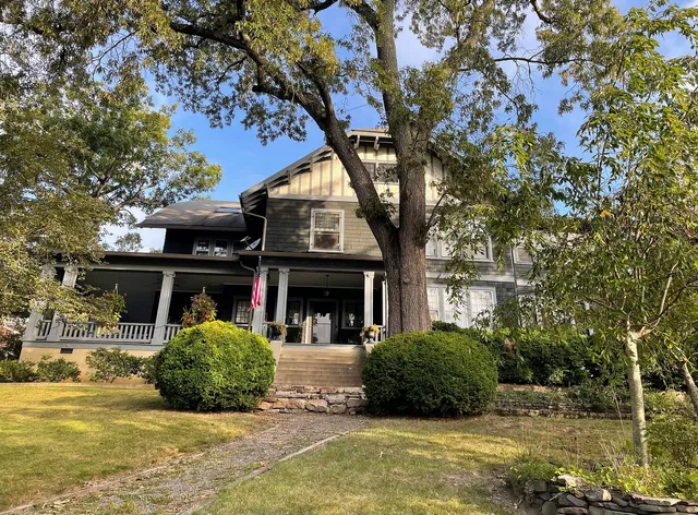 Ridgely Bed, Breakfast, and Historic Gardens