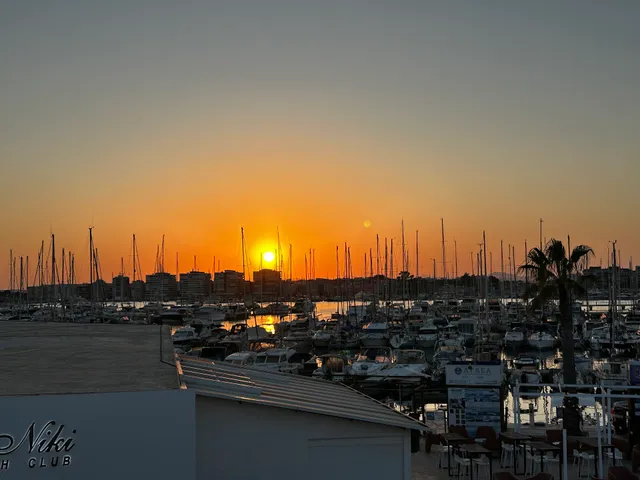 Le tropics bar restaurant