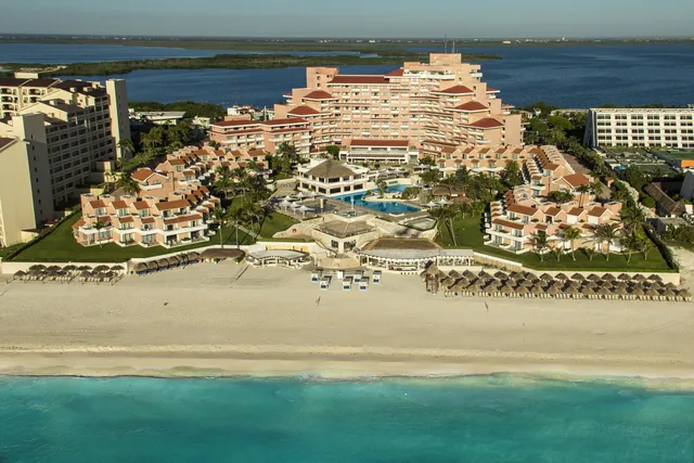 Wyndham Grand Cancun All Inclusive Resort & Villas