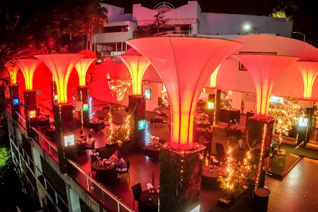 Tony's Bistro Acapulco