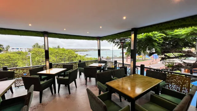 PLAZA EL JARDÍN GALÁPAGOS