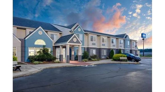 Microtel Inn & Suites by Wyndham Burlington