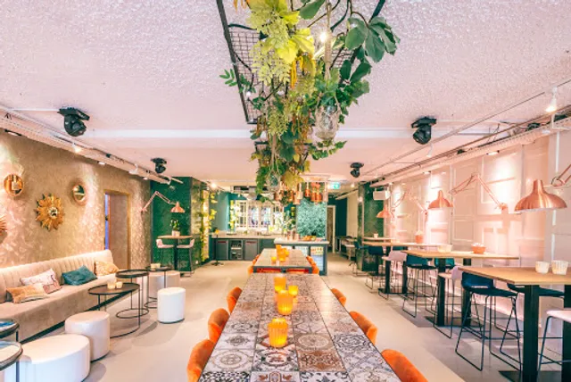 St.Tropez Gastrolounge