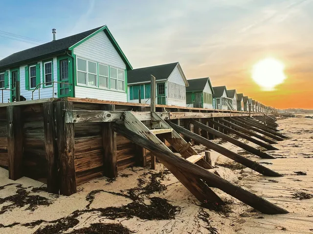 Days Cottages Condominiums