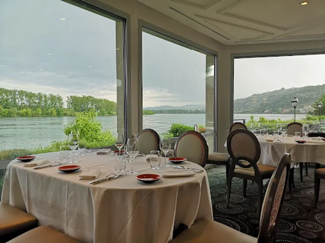 Restaurant @ Le Beau Rivage