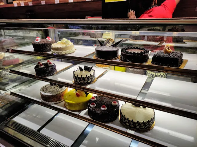 LOYANS Bakery & Confectionery