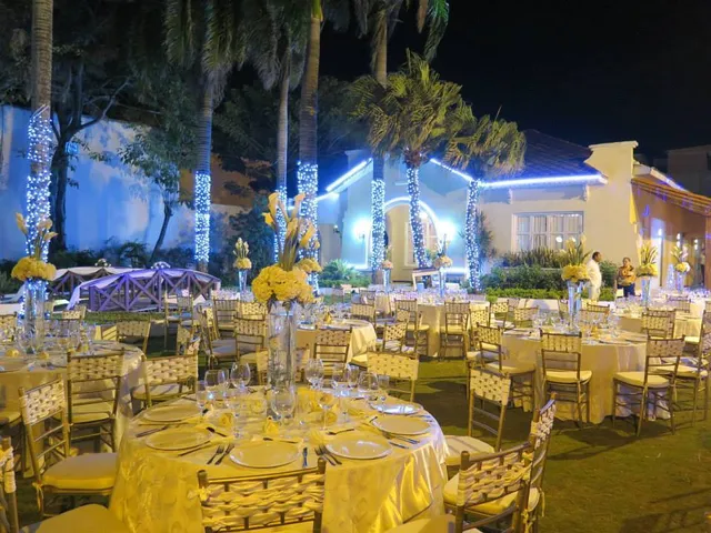 LA LATINA, SEAFOOD AND STEAK HOUSE