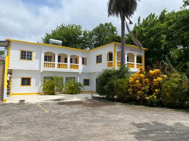 VIVIENNE'S GUEST HOUSE