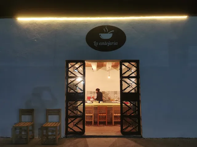 La antojería +Antojitos Méxicanos +Desayunos +Almuerzos