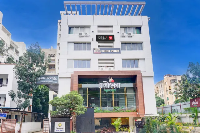 Collection O Vardhan Plaza