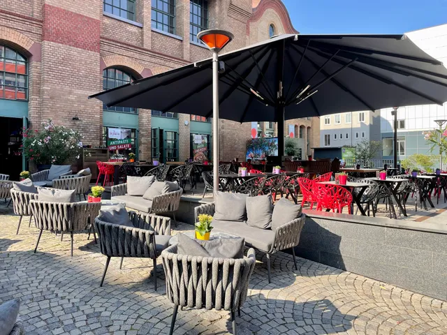 La Piazza - Pizza Pasta Café