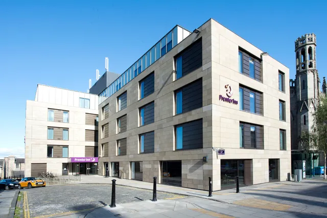 Premier Inn Edinburgh City Centre (York Place/St James Quarter) hotel