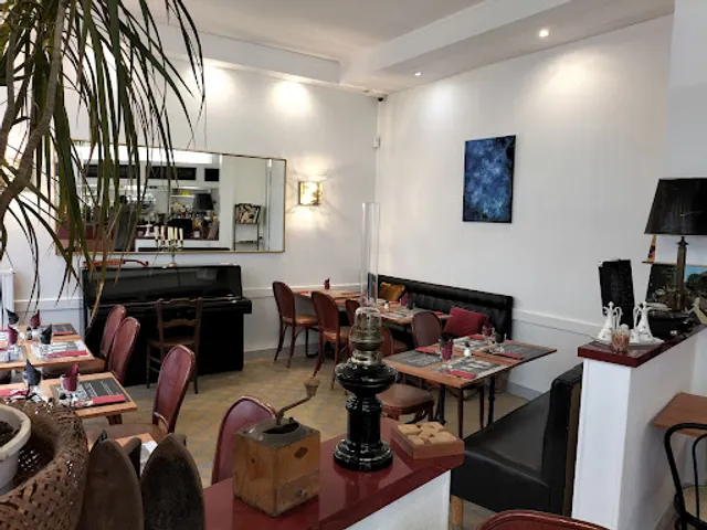 "Chez Clara" La Belle Époque café bar brasserie