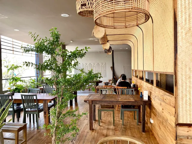 Nôm Nôm Restaurant & Cafe