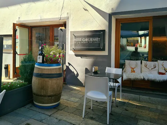 Petit Gourmet restaurant et café