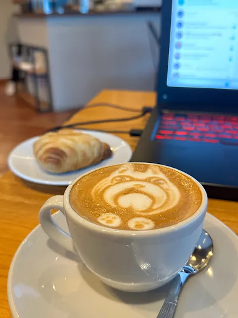 Esquina, Café, Vino.