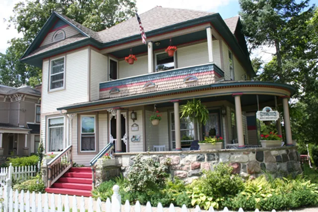 Holly Vault Crossing House