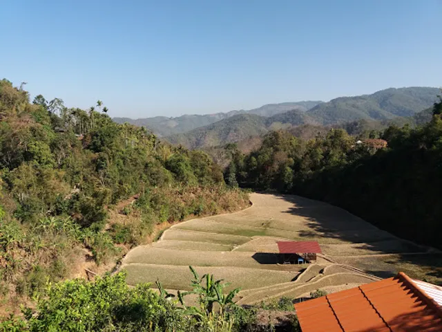 Klum Satri Sahakon Ban Huai Hom