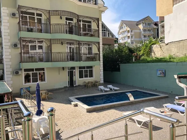 Gornyy Ray, Gostevoy Dom