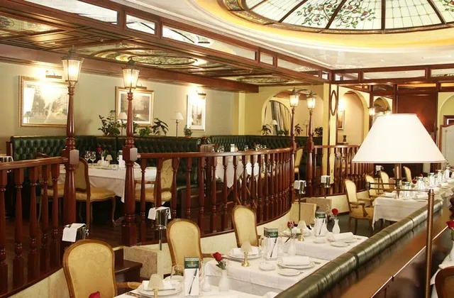 Les Marches Restaurant