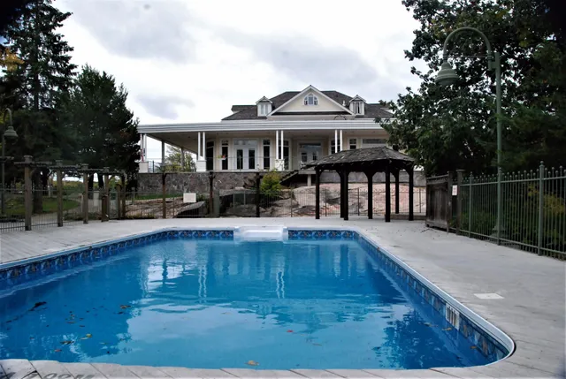 The Burleigh Falls Inn