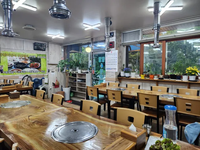 웰빙우렁이쌈밥