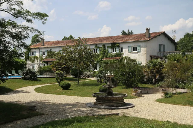 Domaine du Couhourg - Location Gite avec Piscine Grande Capacité - Séjour Vacances à la campagne 33 Gironde Avensan