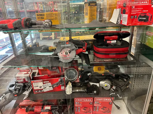 3D Gold and Merchandise