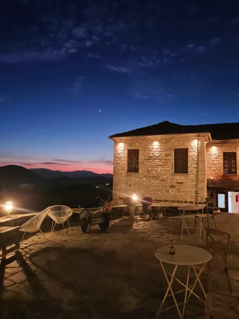 Ikojenia traditional lodge-MINOY modernon kafeneion