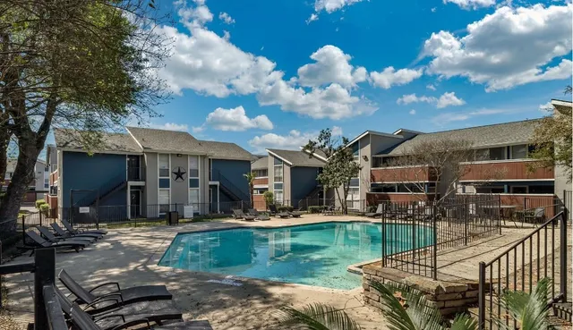 Alamo Oaks Apartments