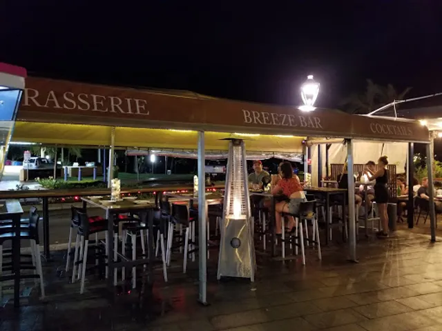 Breeze Bar Airlie Beach