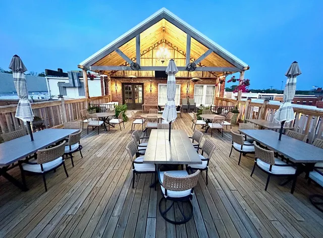 Chipley's Squareview Inn & Venue