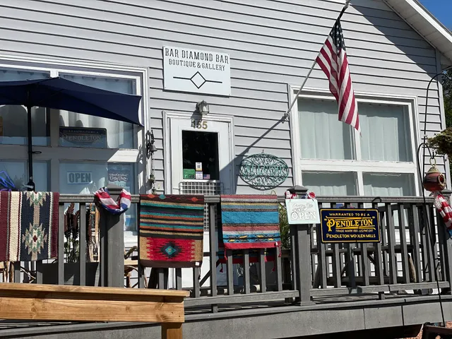 Bar Diamond Bar Boutique & Gallery