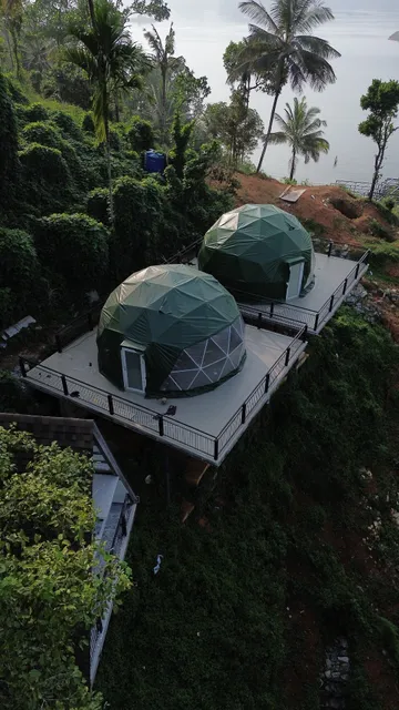 Dam View Glamps by SZ