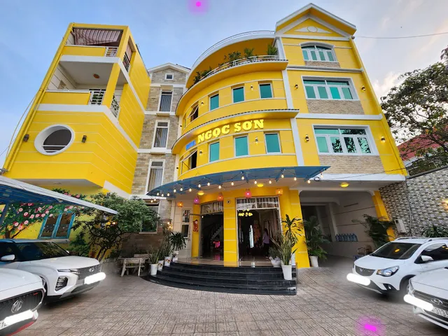 Ngoc Son Hotel
