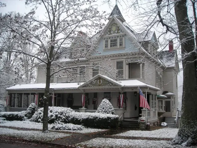 Mansion District Inn Bed and Breakfast Suites LLC