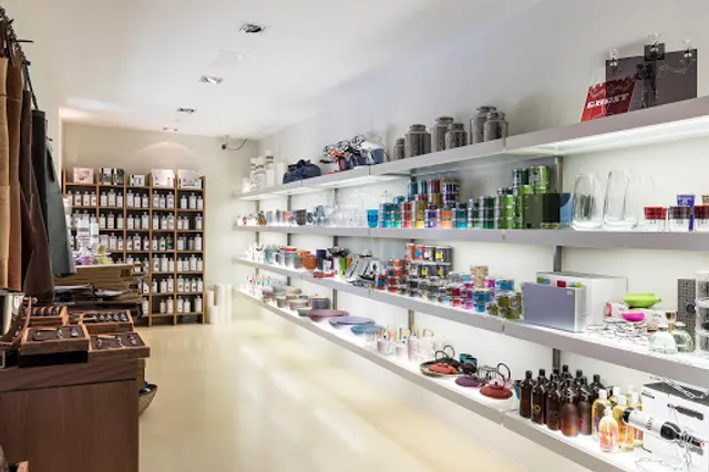 magazin: Bistro . Vinothek . Shop