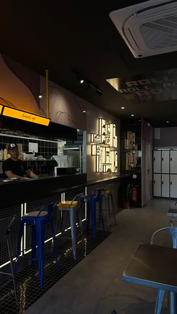 ROLLROLL Sèvres Japanese Food