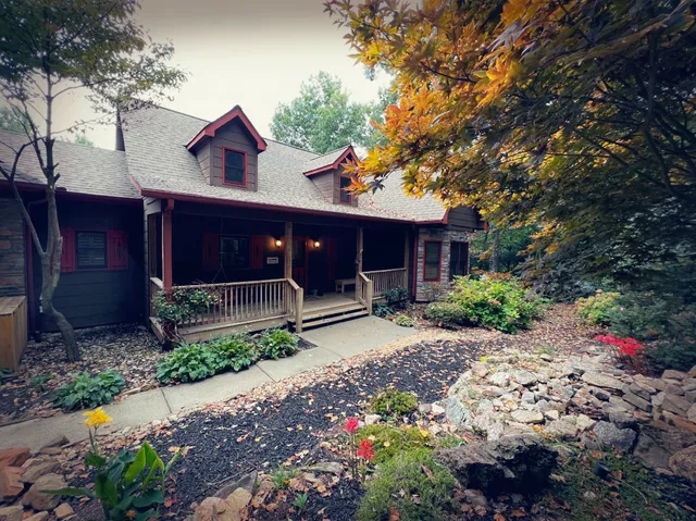 Gone Squatchin Creekside Cabin